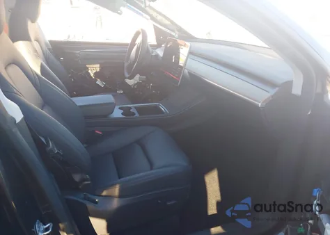 2025 Tesla Model Y Long Range Dual Motor Rear-Wheel Drive from USA, damaged, VIN 7SAYGDED4SA357882